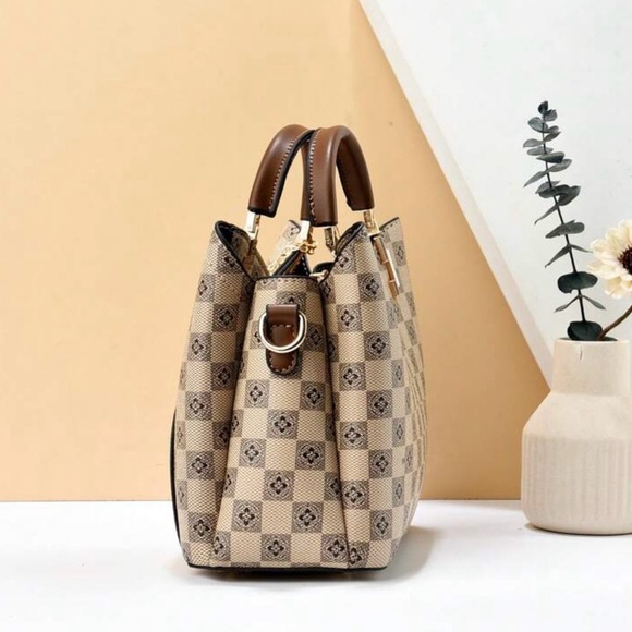 Checkered Tote Crossbody Bag w/ Gold Heart Tassel Charm Purse, New - Picture 2 of 16